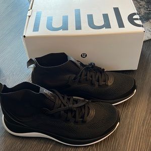 Brand New Lululemon Chargefeel Mid Women’s Workout Shoe in Black Size 8.5